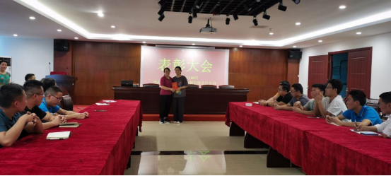 公司舉行“優(yōu)秀檢測員”表彰大會(huì)暨“道興技能學(xué)習(xí)”動(dòng)員大會(huì)